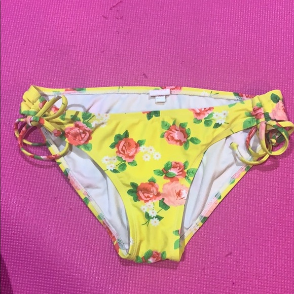 Xhilaration bikini bottoms - Picture 1 of 3